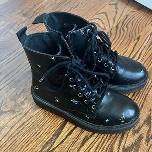 Zara little girl size 1 (32) boot